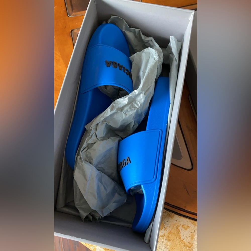 BALENCIAGA SANDAL/SMOOTH RUBBER/LOGO  BLUE/BLACK.💲2️⃣3️⃣0️⃣Direct Contact.